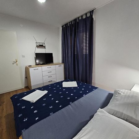 Modern Apartment Nikola In A Quiet Area Kaštel Stari Dış mekan fotoğraf